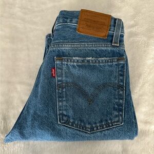 Wedgie Straight Levi’s